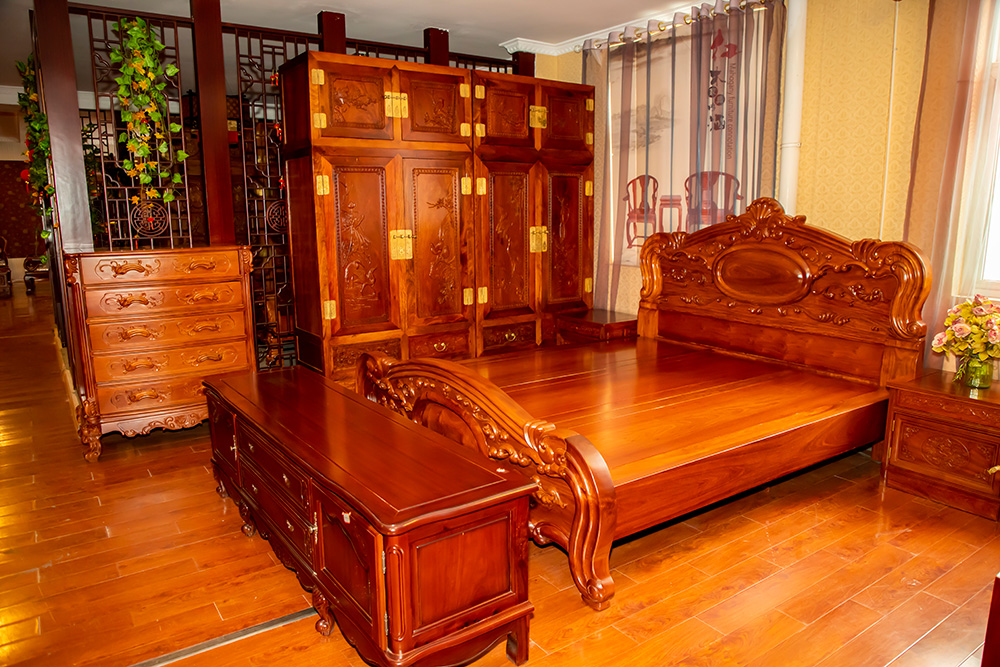 中式红木床（1.8米床+床头柜+四门衣柜+电视柜+五斗柜）