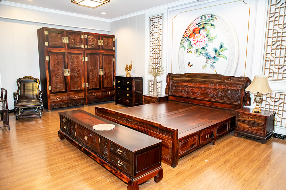 中式红木床（1.8米床+床头柜+四门衣柜+五斗柜）