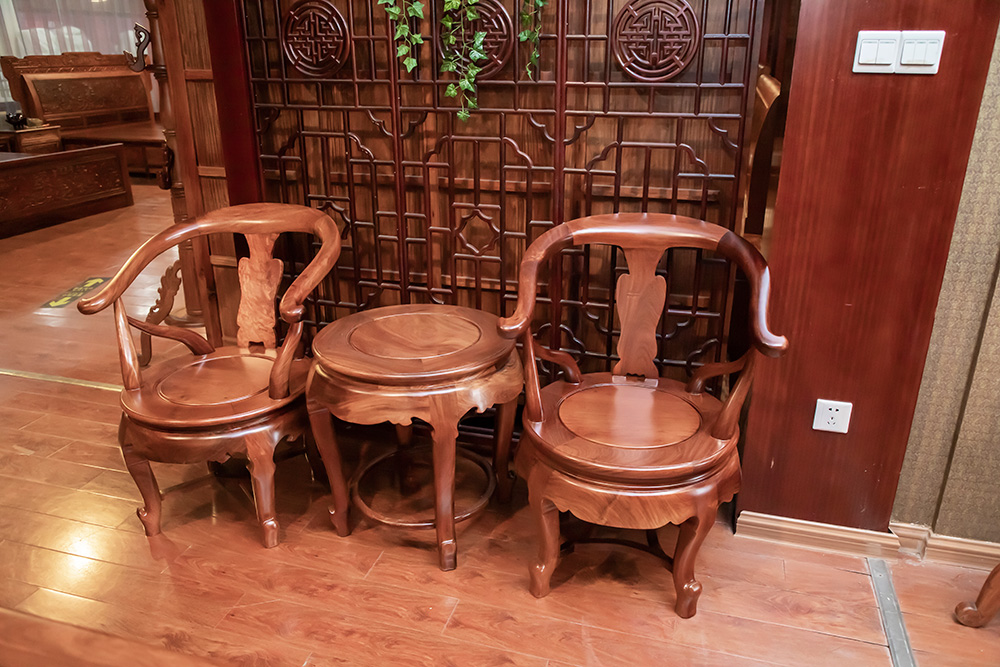 中式红木家具（椅子+小圆桌）