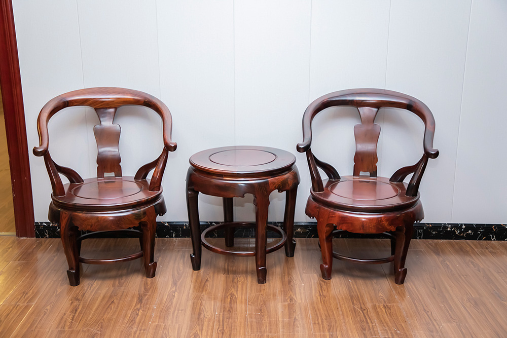 中式红木家具（椅子+餐桌）